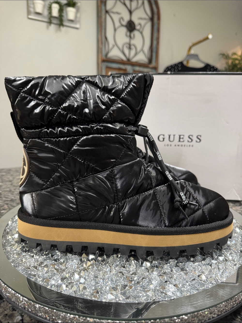 Guess Leian Quilted Puffer winter Ankle Boots in Black NEW 9.5